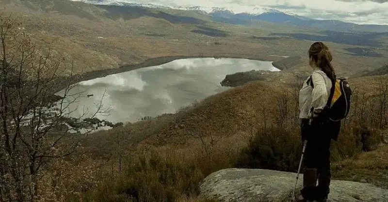 Una donna sul Lago Sanabria