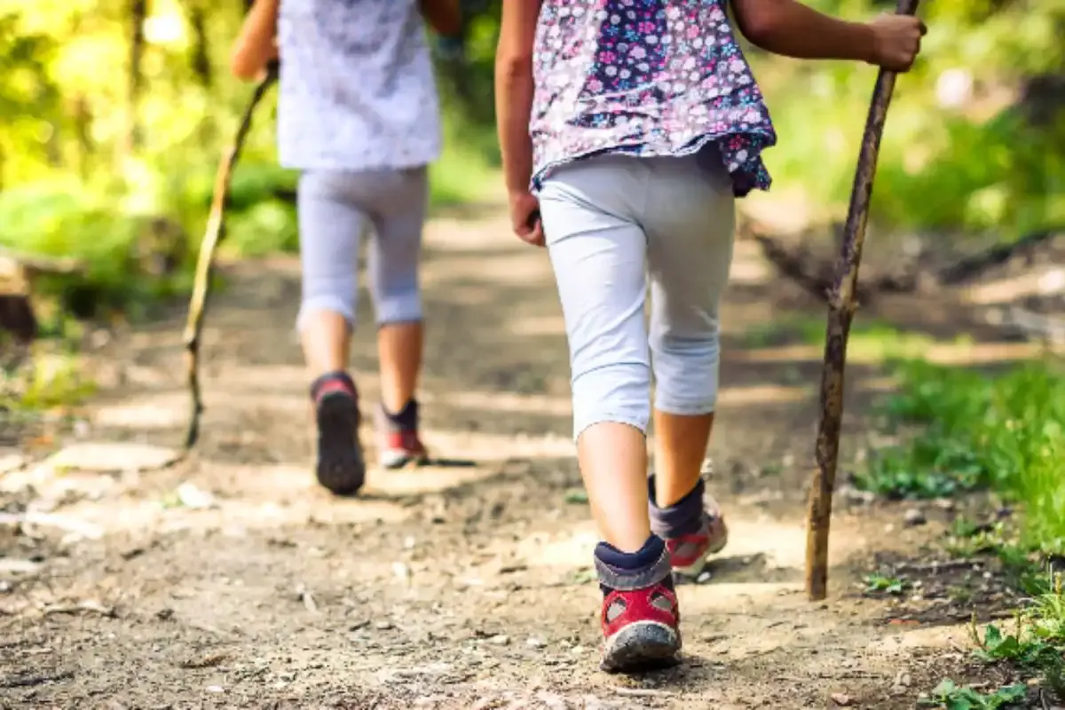 Niños peregrinando