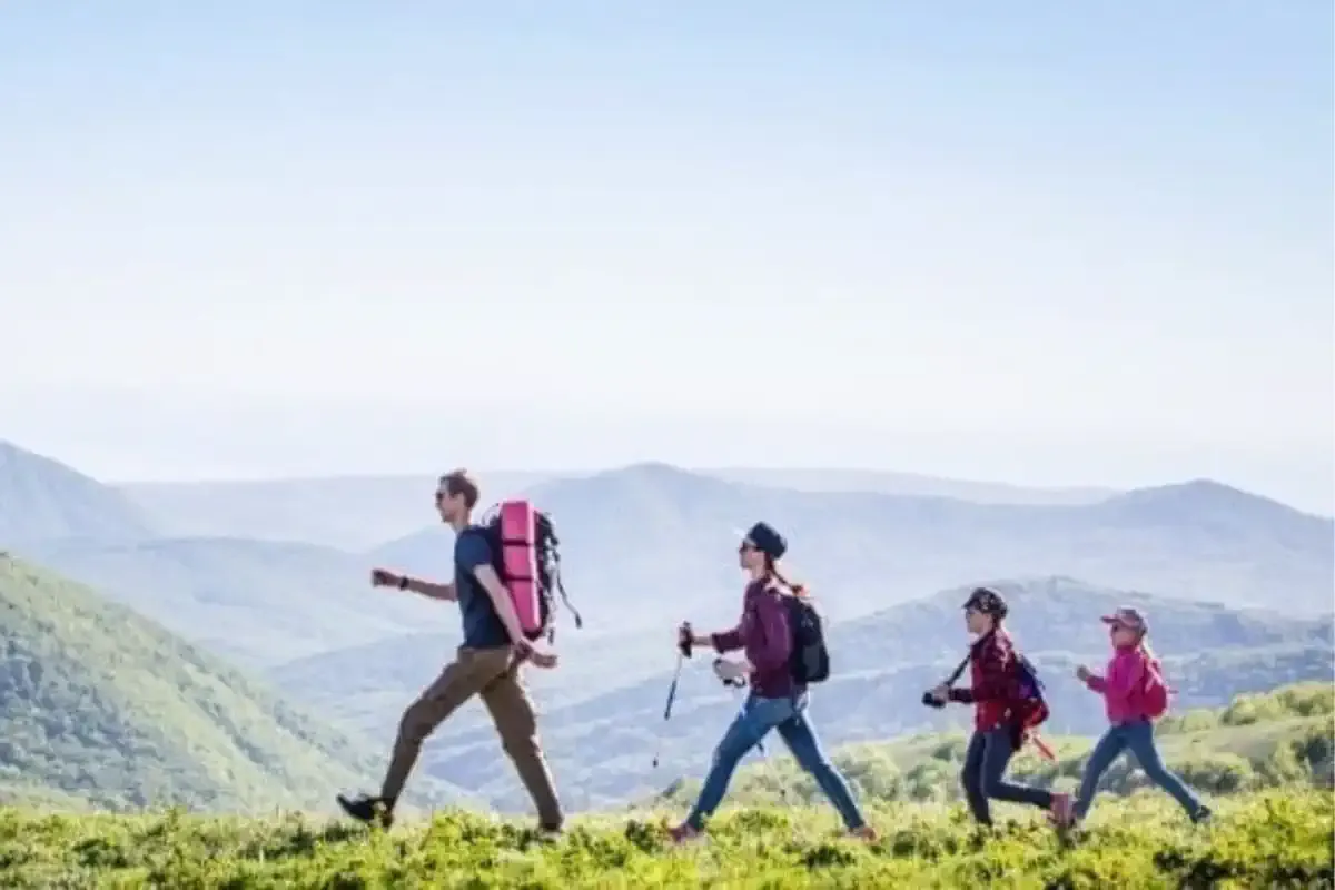 Familia caminando