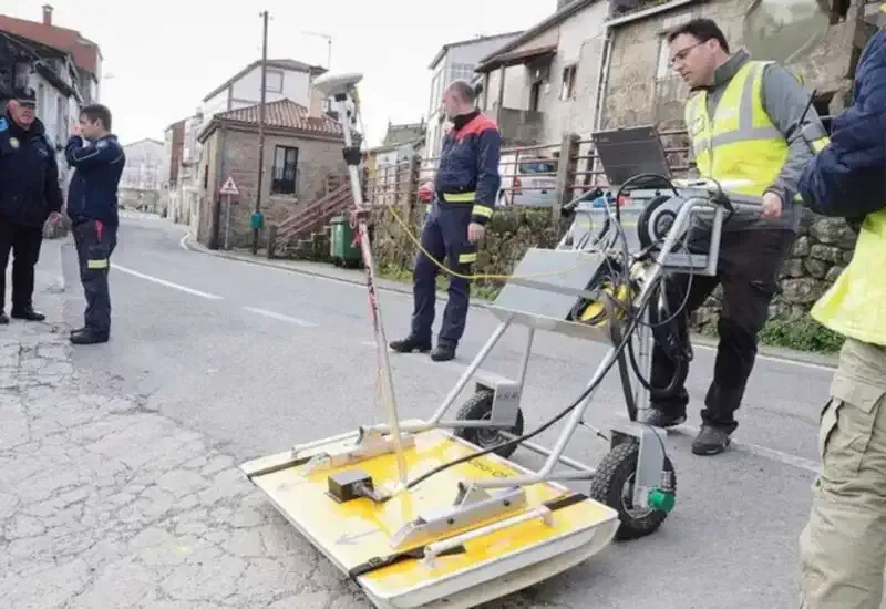Operai del municipio alla ricerca della pietra di Santiago