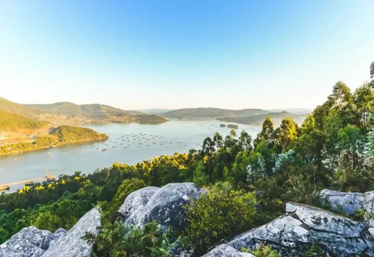 Vistas de la ría de Vigo desde el Banco de Redondela