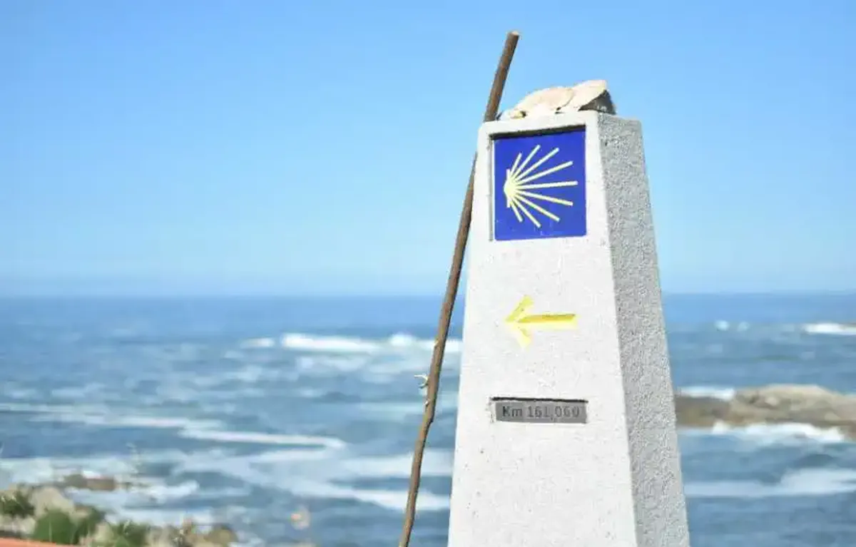 Mojón del Camino de Santiago Portugués por la Costa