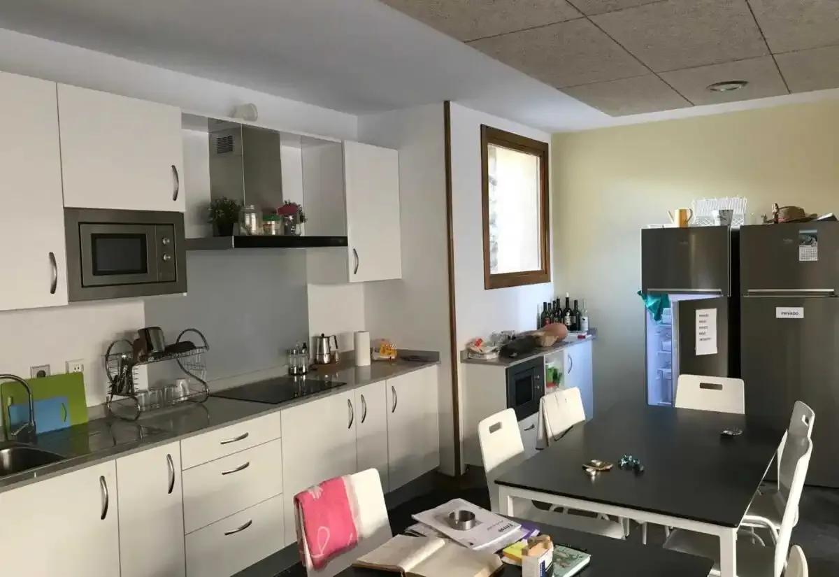 Cocina de un albergue de peregrinos privado