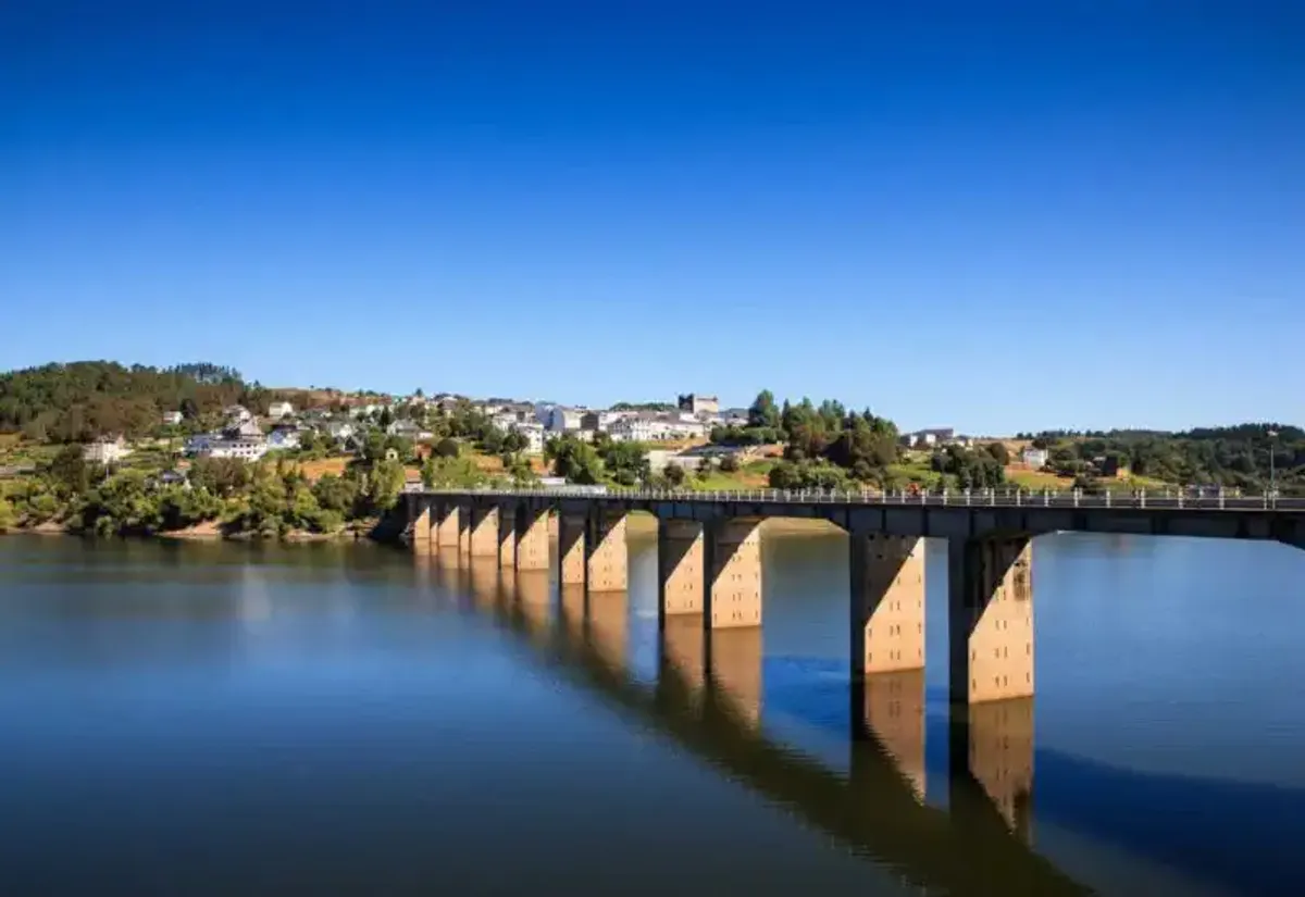 Brücke über das Reservoir von Portomarín
