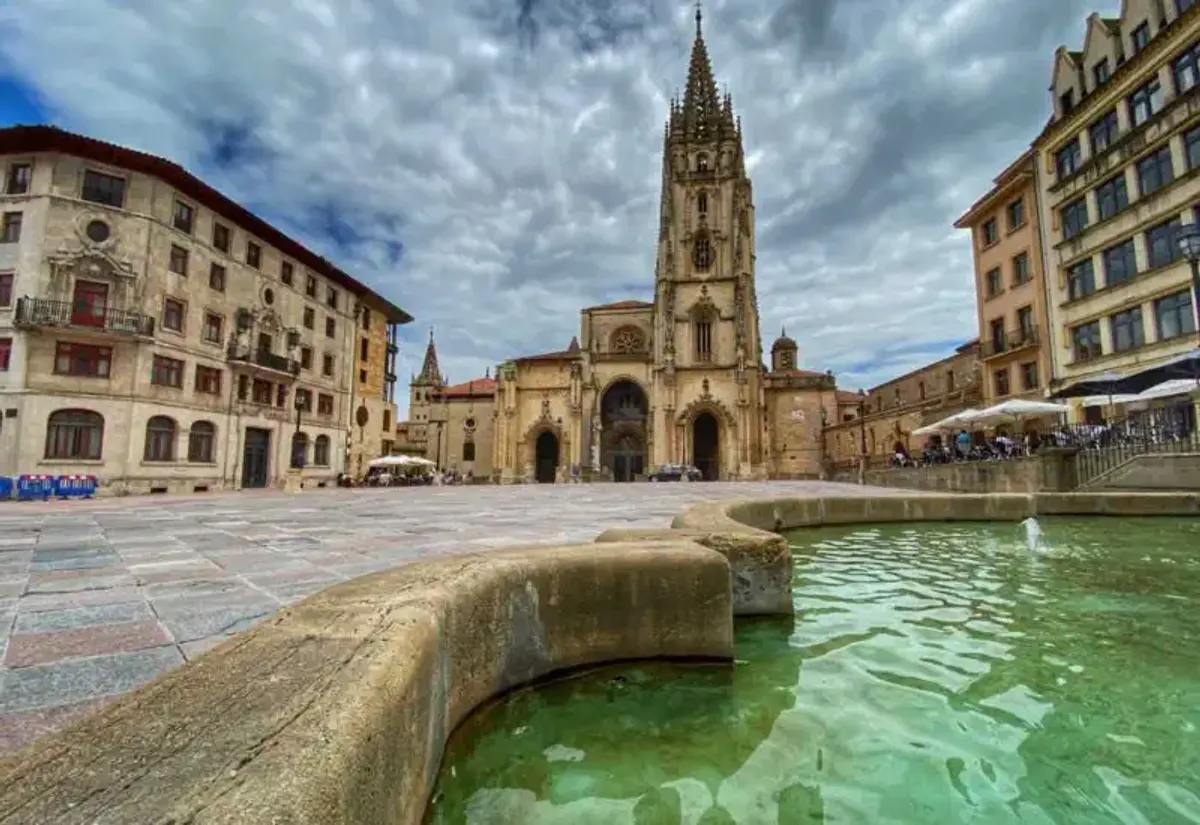 Catedral de San Salvador de Oviedo en la Ruta de la Plata