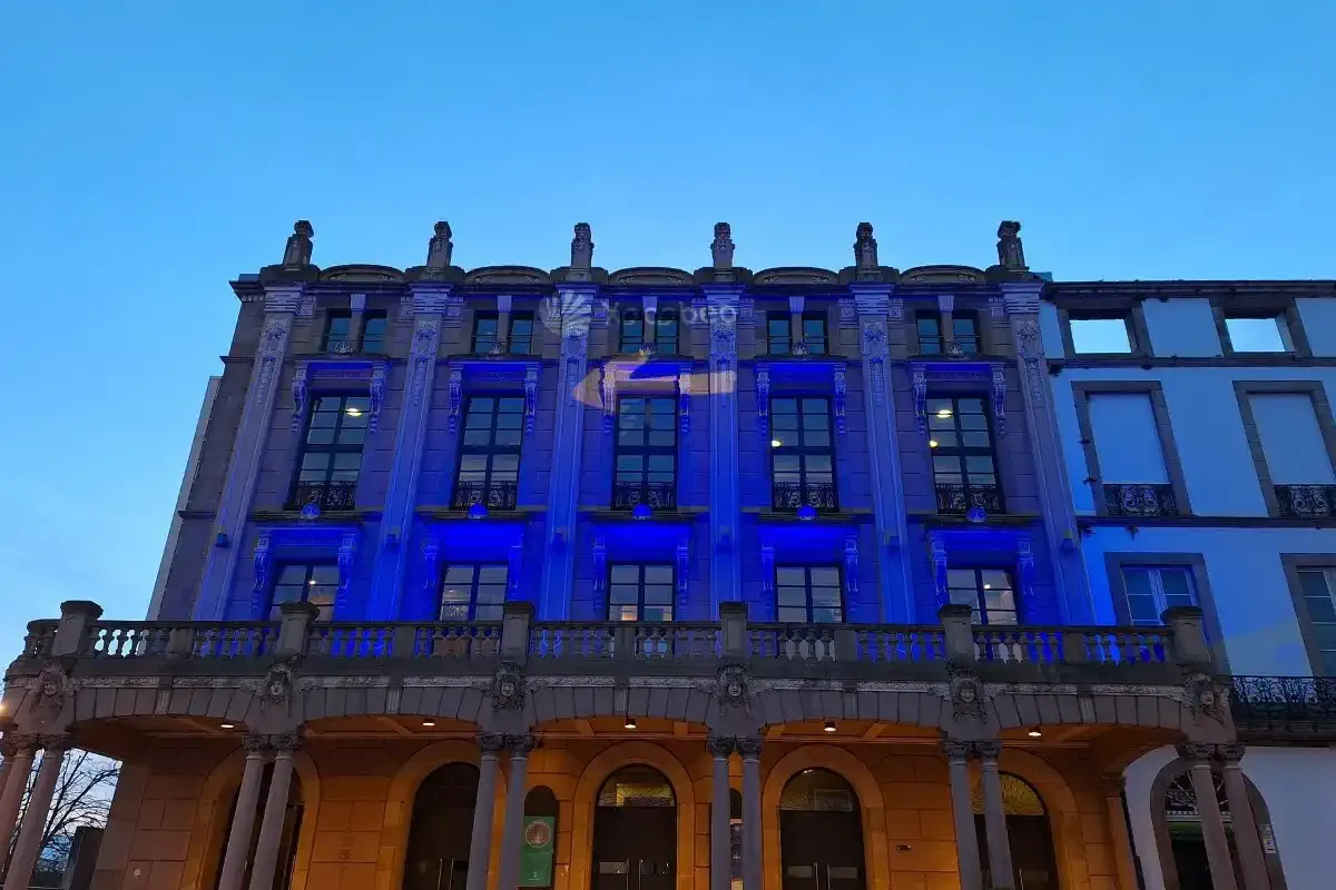 Teatro Jofre de Ferrol, en el Camino Inglés, iluminado en el programa Xacobeo