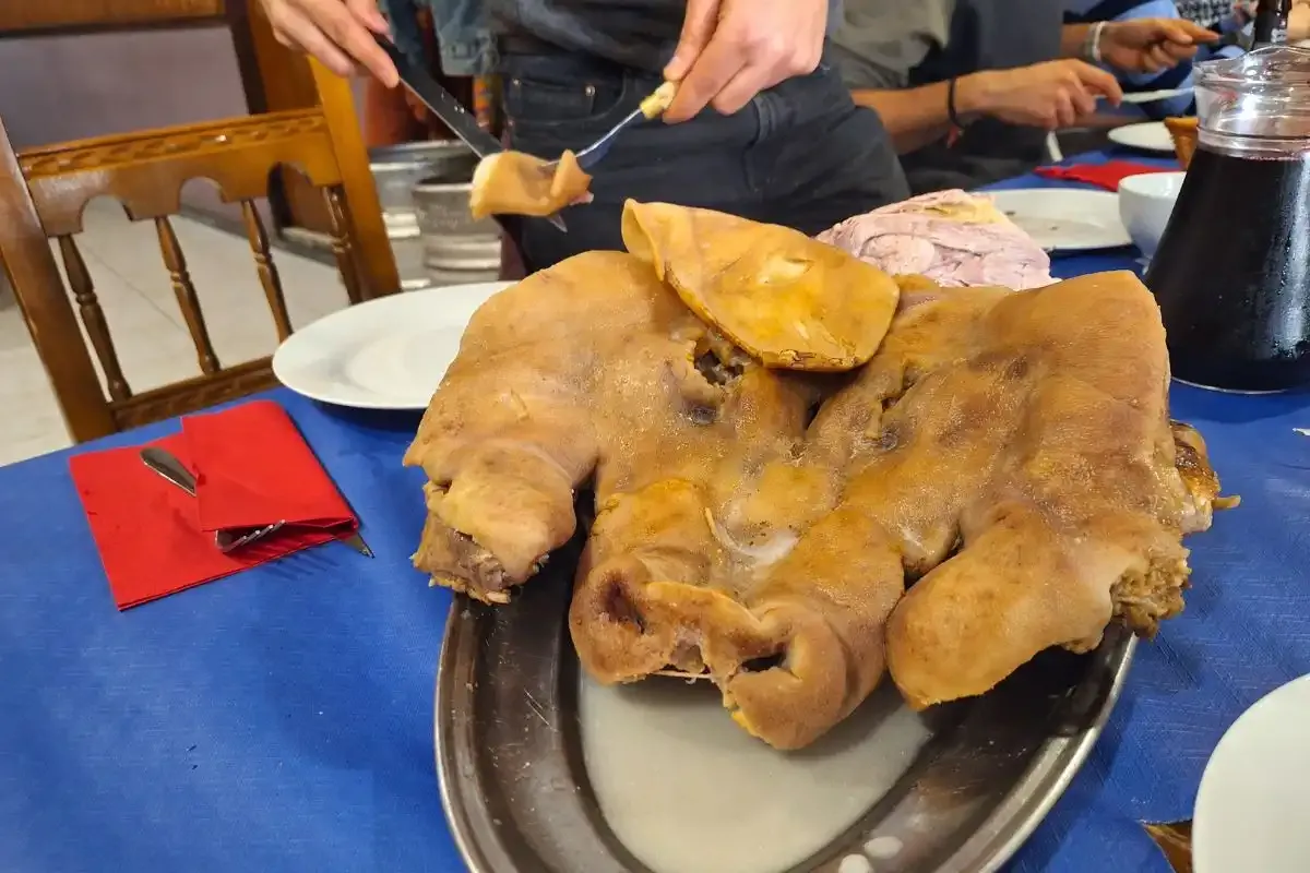 Das Schwein, Hauptbestandteil des Eintopfs von Entroido und der galicischen Gastronomie im Karneval