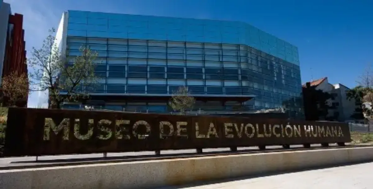 Exterior Museo de la Evolución Humana