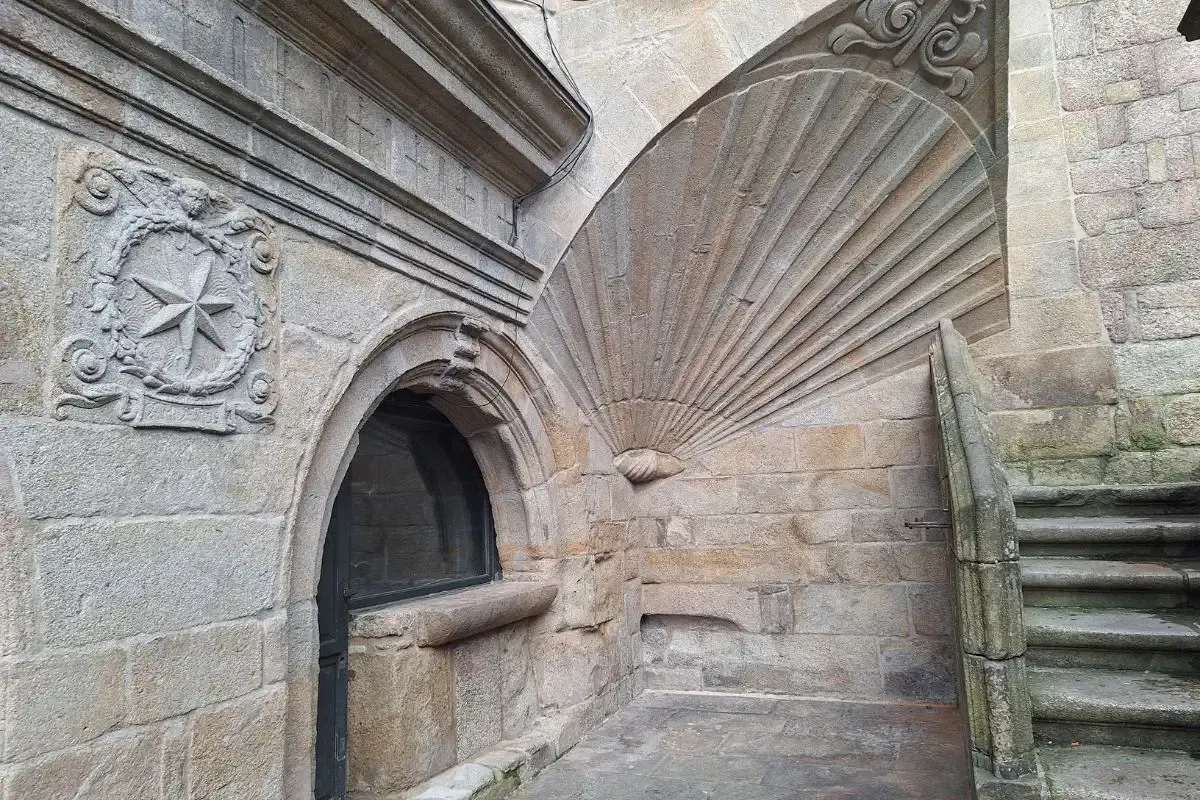 Concha de vieira en la Catedral de Santiago