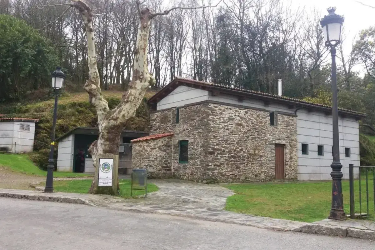 Albergue público de peregrinos de Bruma en el Camino Inglés