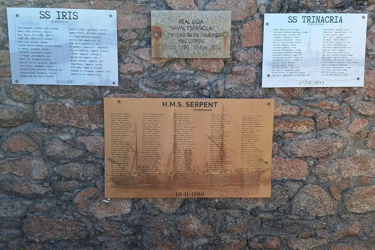 Placas conmemorativas en el Cementerio de los Ingleses