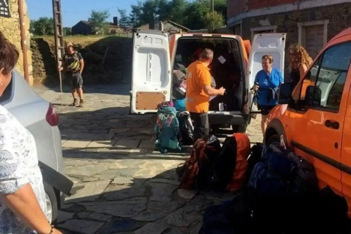 Furgoneta de transporte de equipajes