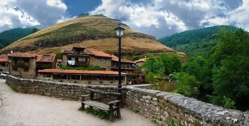 Bench of Bárcena Mayor
