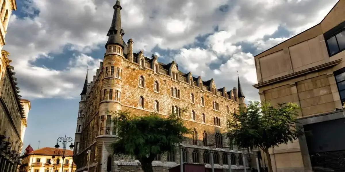 Casa de Botines León