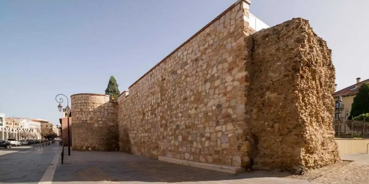 Muralla León