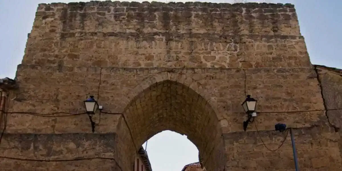 Porte de la Concepcion Mansilla de las Mulas
