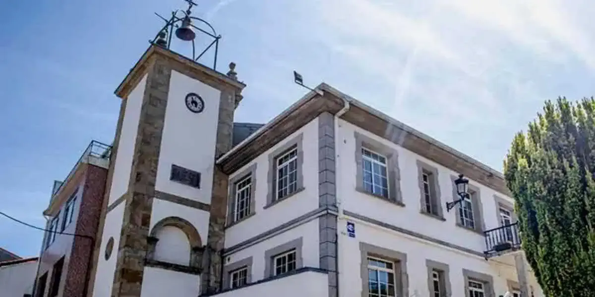 Turm Reloj Neda