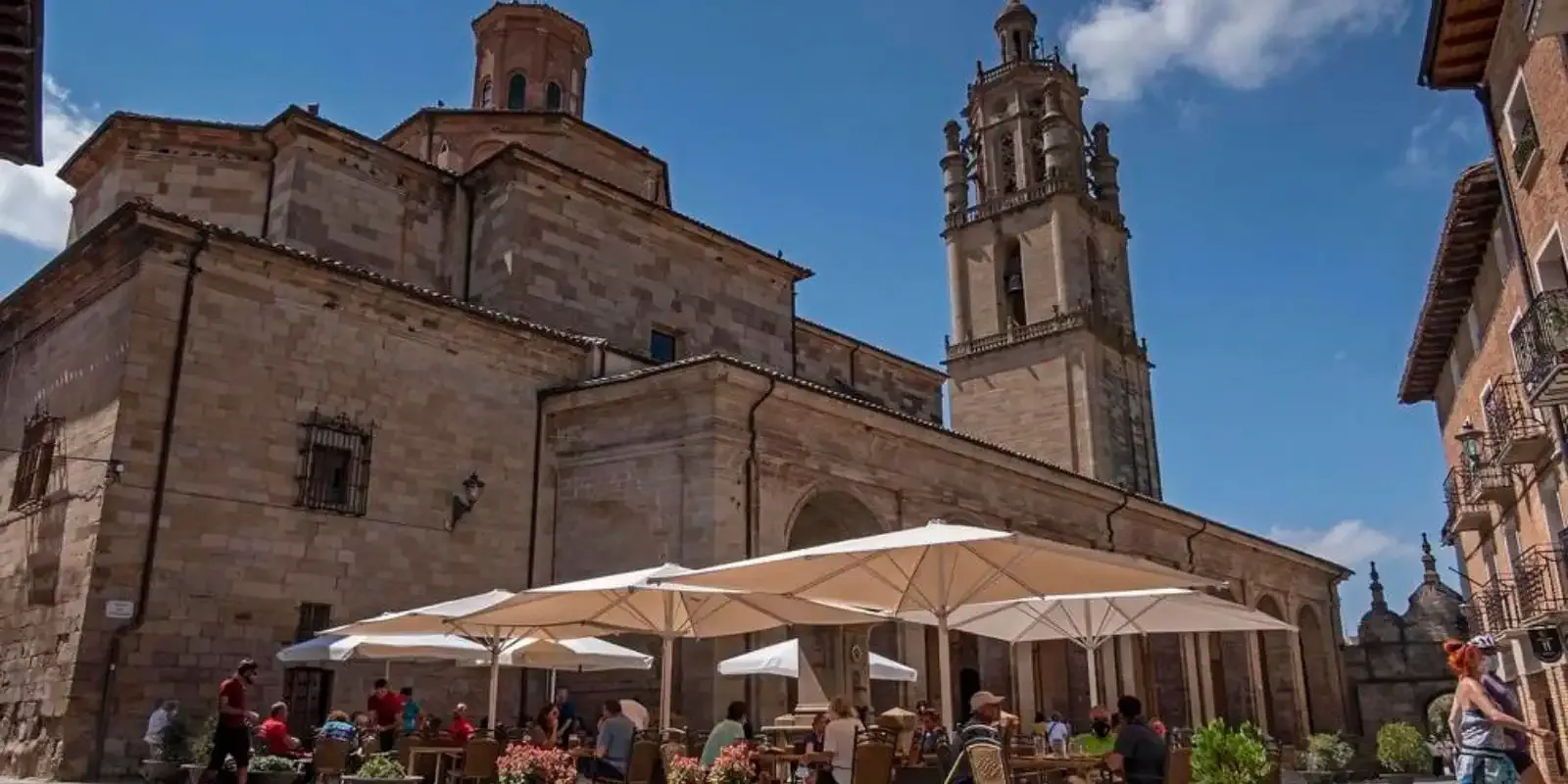 Platz Santa María los Arcos