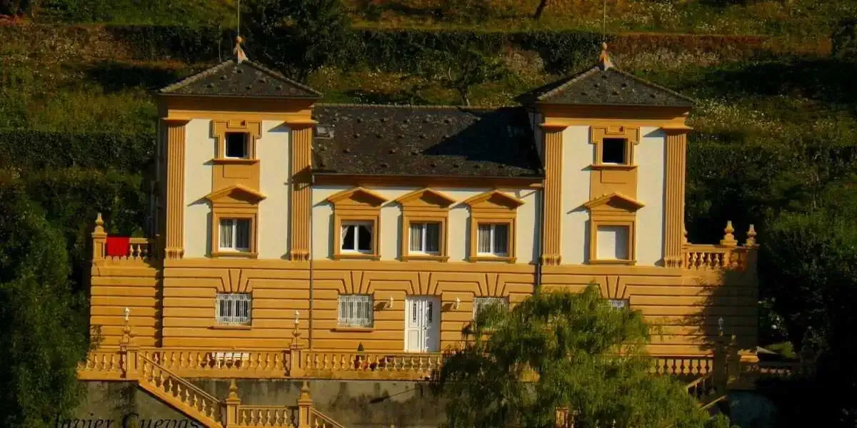 Ramos Ron Mansion Pola de Allande