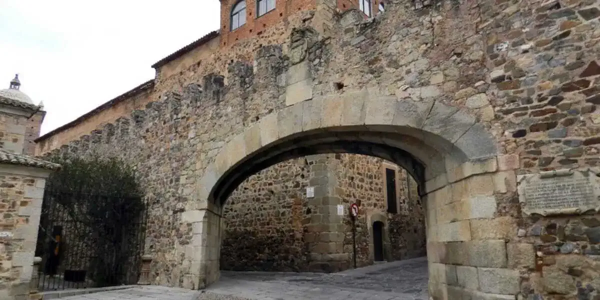 Arco di Estrella Caceres