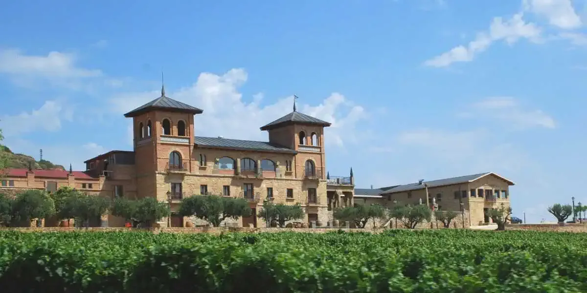 Caves de Castillo de Monjardín - Villamayor de Monjardín