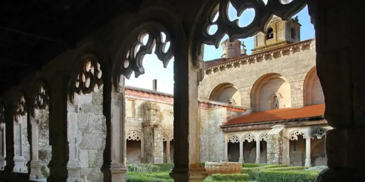 Stiftskirche Santa María Real - Xunqueira de Ambía