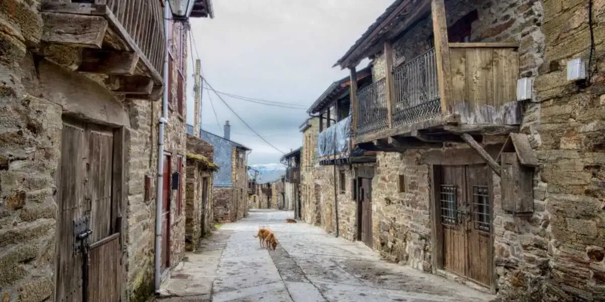 Passeio de por el pueblo - El Acebo