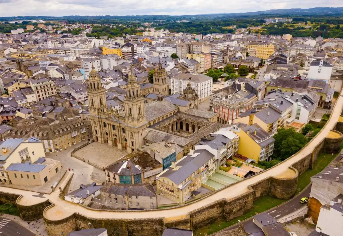 Lugo zwischen der römischen Mauer