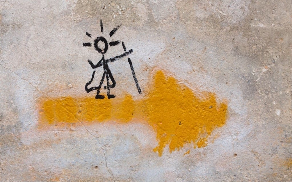 Dibujo del Camino de Santiago con una flecha amarilla