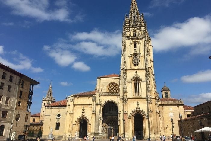 Fachada Catedral de Oviedo