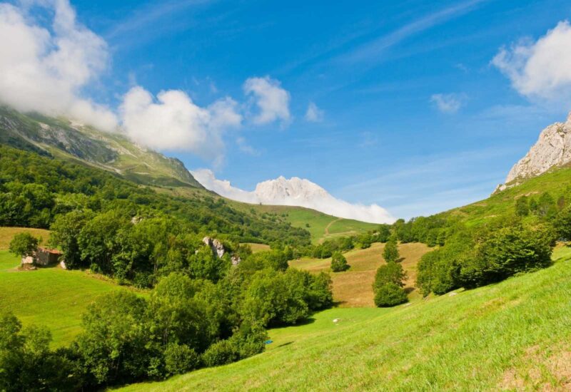 La Majada de la Tenerosa y los Picos de Europa desde Refugio Terenosa Asturias
