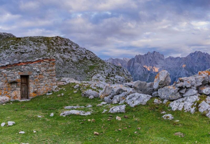 Los picos de Europa a través del Refugio Vega de Ario Asturias