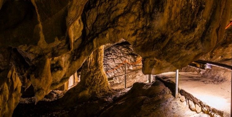 Interior Cueva de las Guixas
