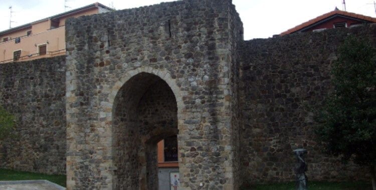 Puerta de las murallas de Urdaibai