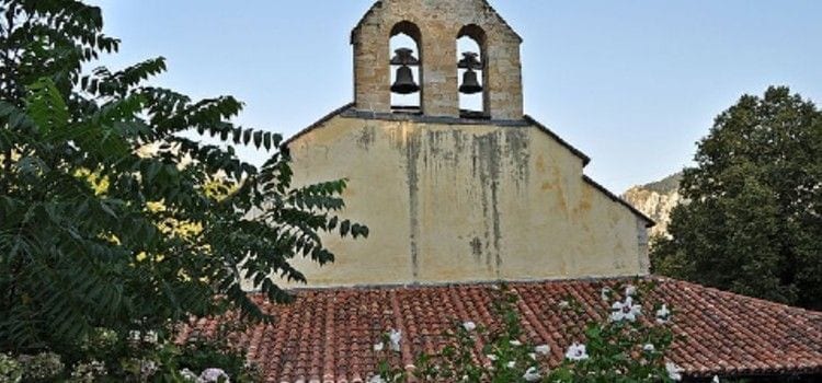 Campanario Iglesia de Santa María de Llas Arenas de Cabrales