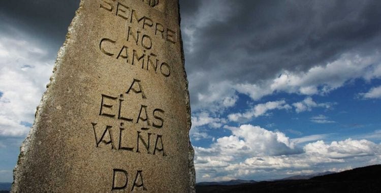 monumento in pietra di Elías Valiña
