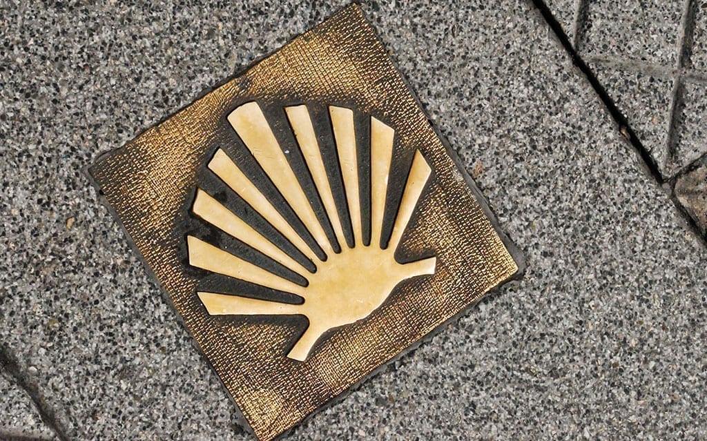 Pilgrim's bronze symbol on the road