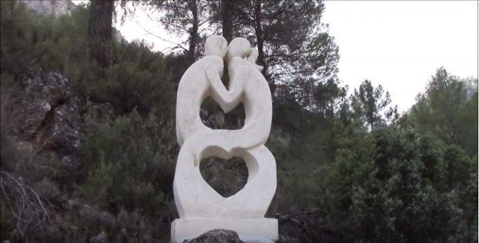 La statua di due amanti