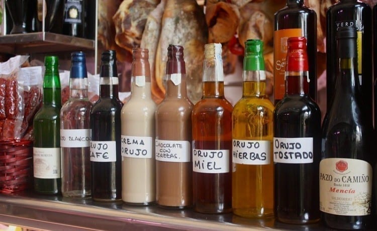 Selección de licores y cremas gallegas