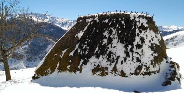 Typical Asturian palloza snowy