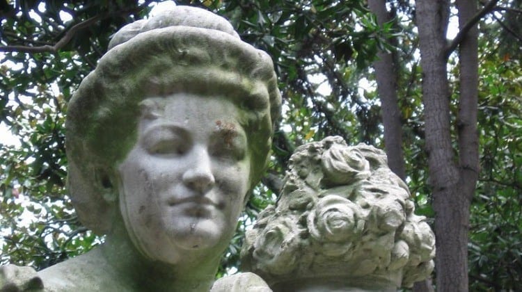 Emilia Pardo Bazán statue