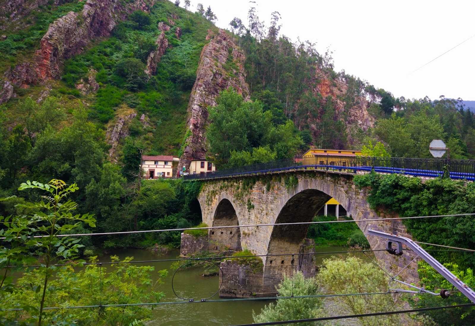 Puente medieval de Peñaflor