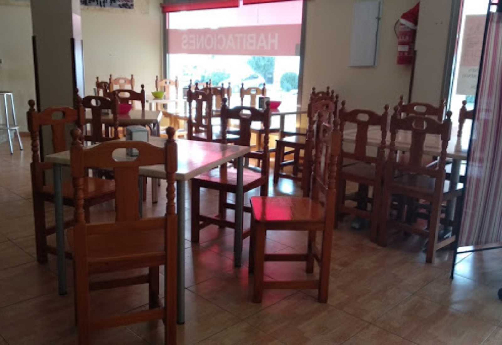 Comedor del Albergue Rojo Plata en Torremejía