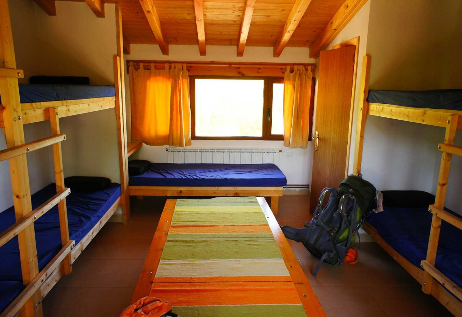 Dormitorio del Albergue La Cabaña del Abuelo Peuto de Güemes