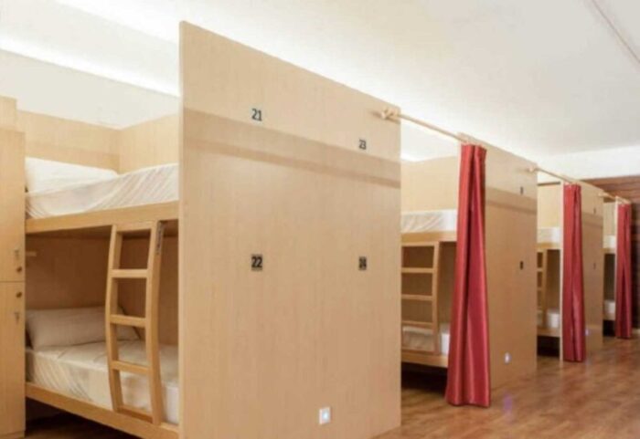 Dormitorio compartido de albergue privado