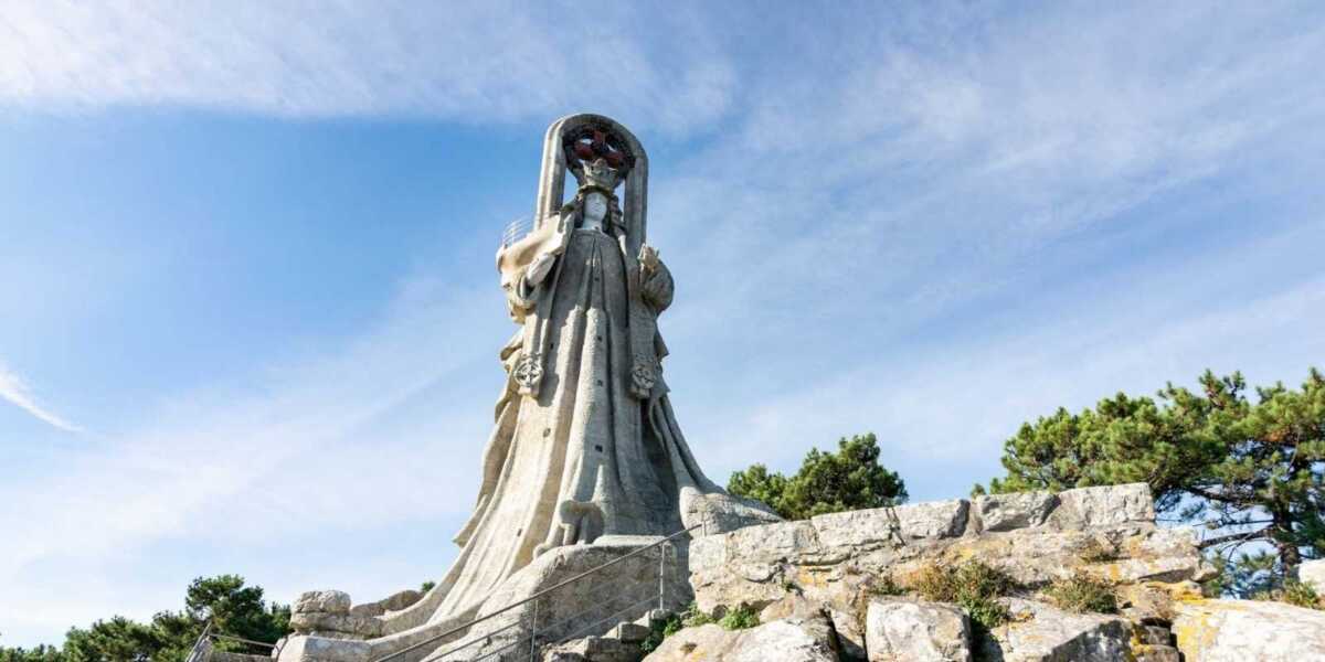 Virxe da roca Baiona