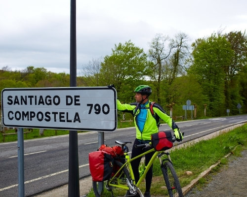 Un peregrino en bici a 790 de Santiago