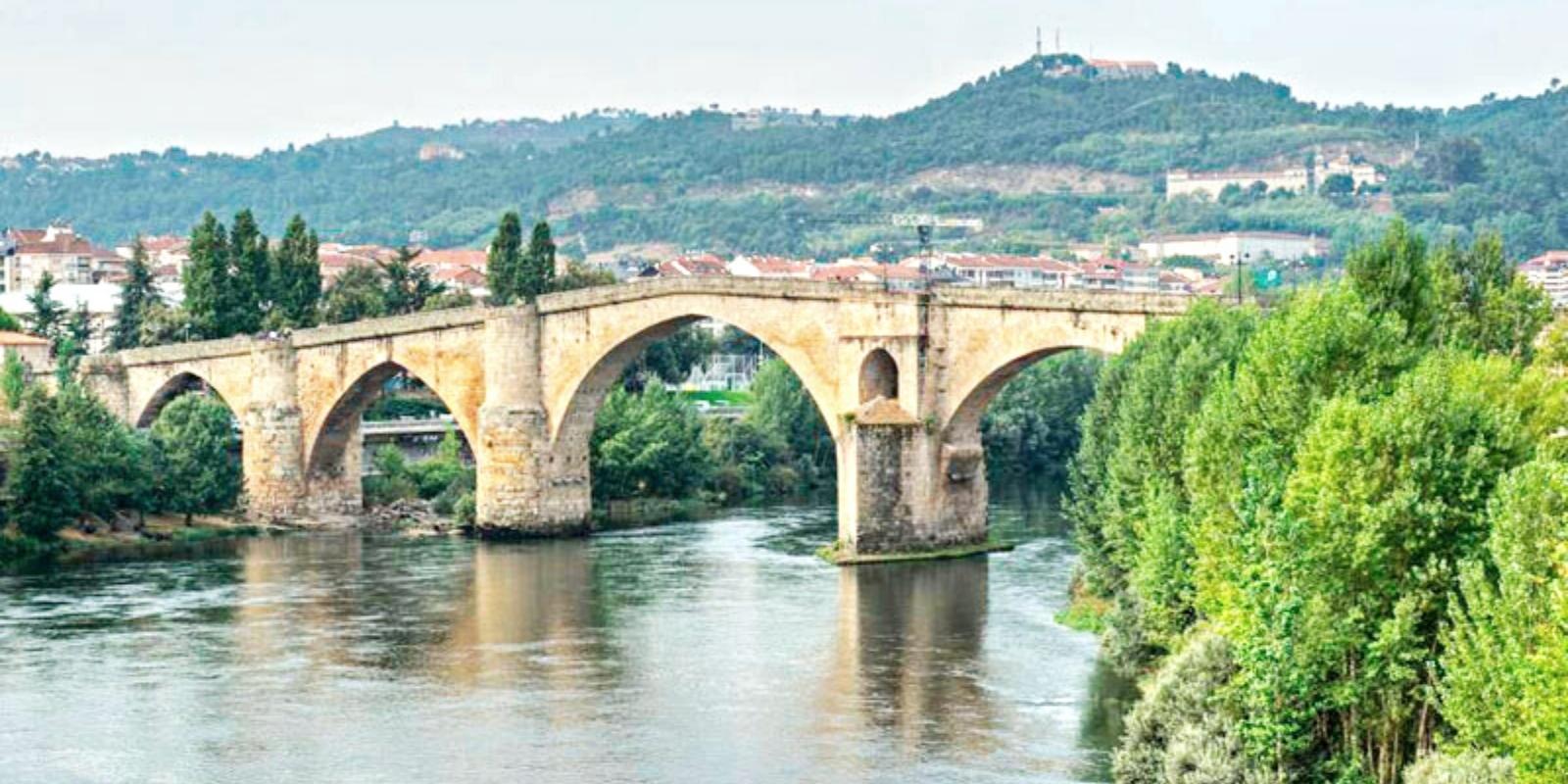 Die Via de la Plata führt durch Ourense über die Variante des Camino Sanabrés