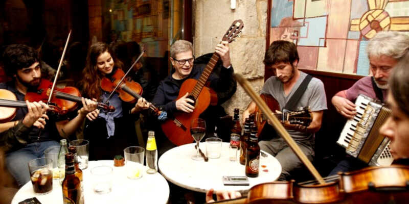 Musicians in a bar in Santiago