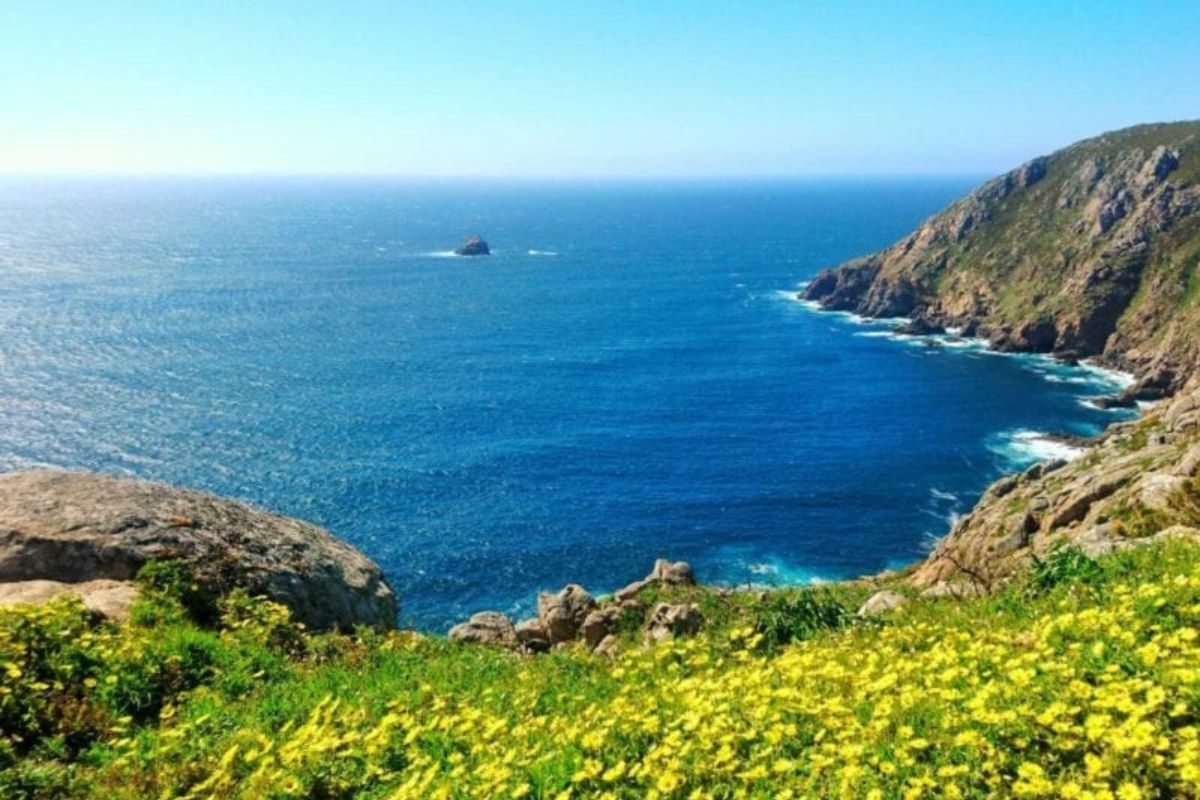 Isla de O Centolo en el cabo Finisterre